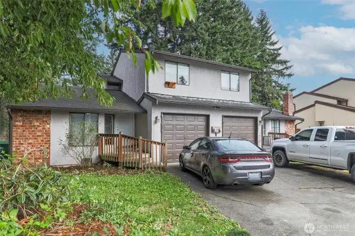 Side by side townhouse style units. Quiet location on dead end cul de sac.