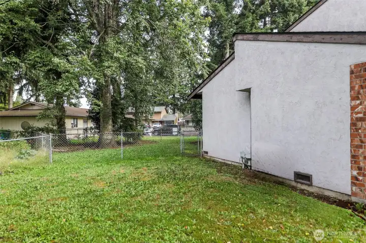 Large side yard.