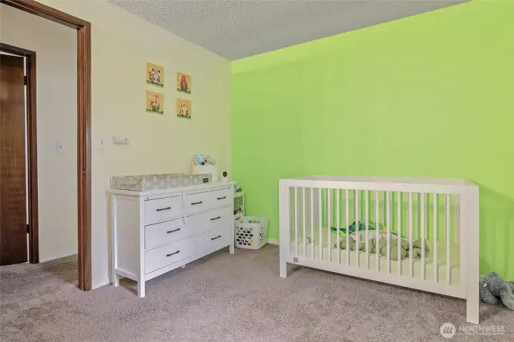 Nice secondary bedroom with direct access to jack 'n jill bathroom.