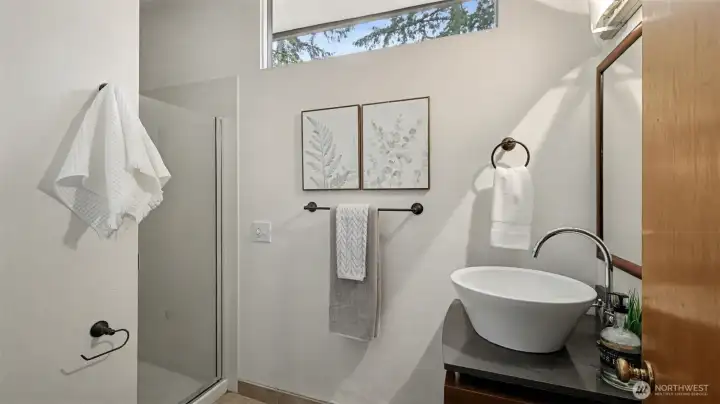 3/4 bath off of bonus room