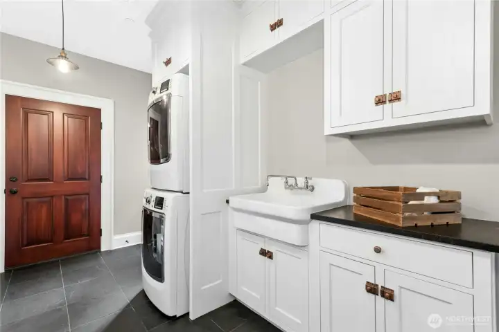 Mud room / laundry room Mud room / laundry room