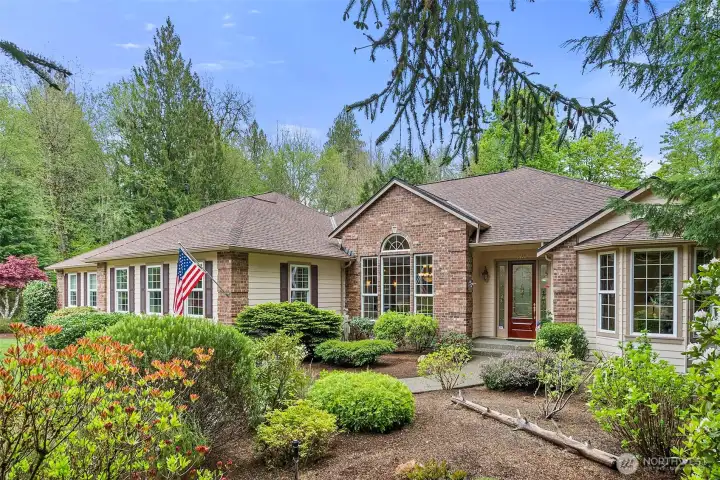 Solidly built beautiful custom home in Klipsun Waters - an enclave of just 10 homes tucked into a private cul-de-sac, with community access & a dock on Black Lake. You'll love the lifestyle that awaits you here!