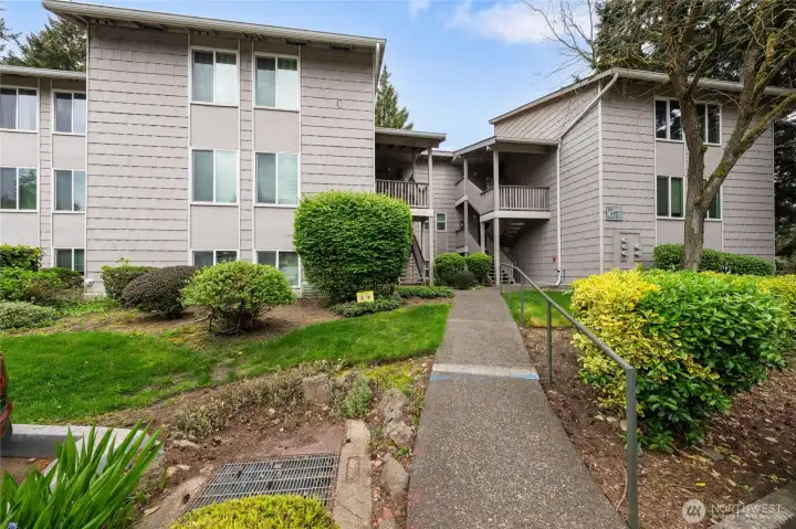 Welcome to Habitat Condos in Federal Way! Common areas not pictured included an outdoor pool open Memorial Day to Labor Day, clubhouse with kitchen & upstairs meeting room, and an exercise room with separate men's & women's saunas.
