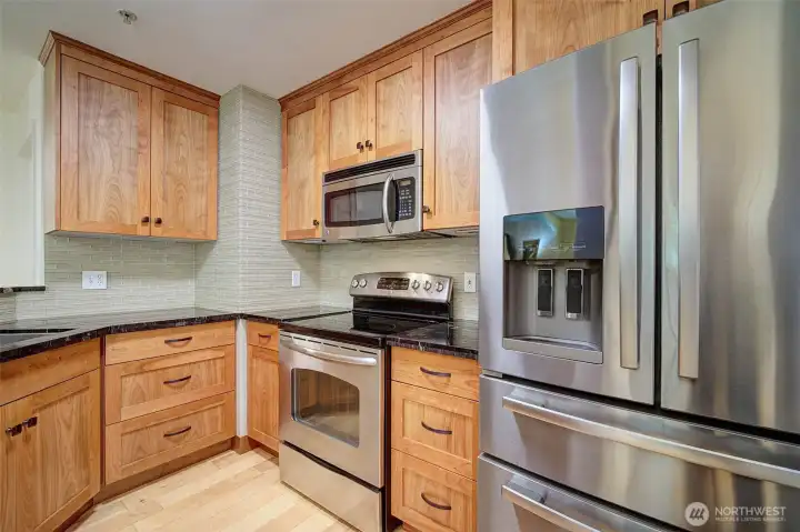 Stylish tile backsplash, too!