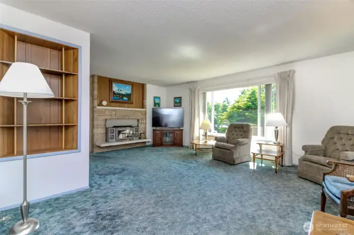 Livingroom with hardwood flooring under that carpet.