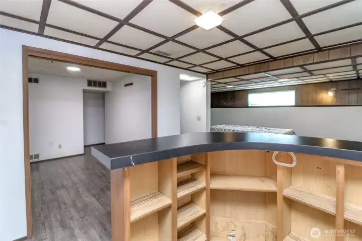 Bar Custom Build stays with home.