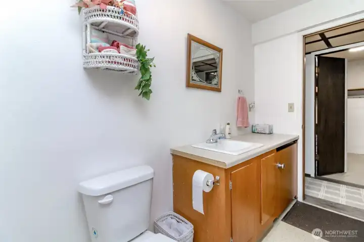 1/2 Bath in daylight basement