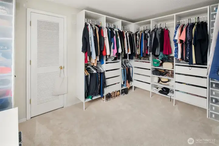 Primary walk-in Closet
