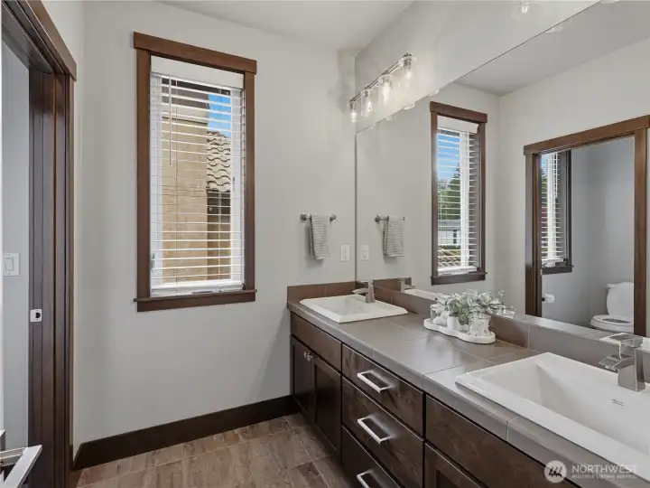 Upstairs full bathroom