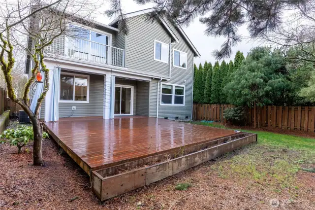 Expansive deck