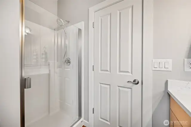 Main Floor 2nd Bathroom