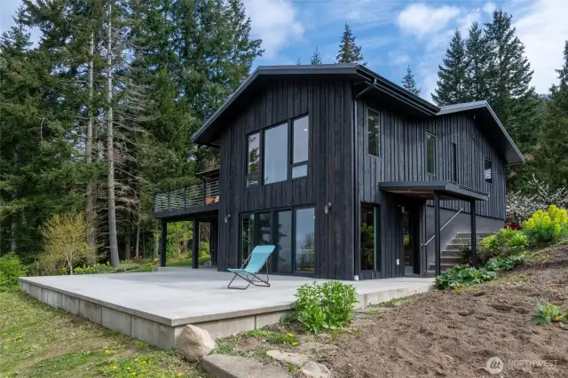 Welcome to 3993 Cabrant Road in Everson