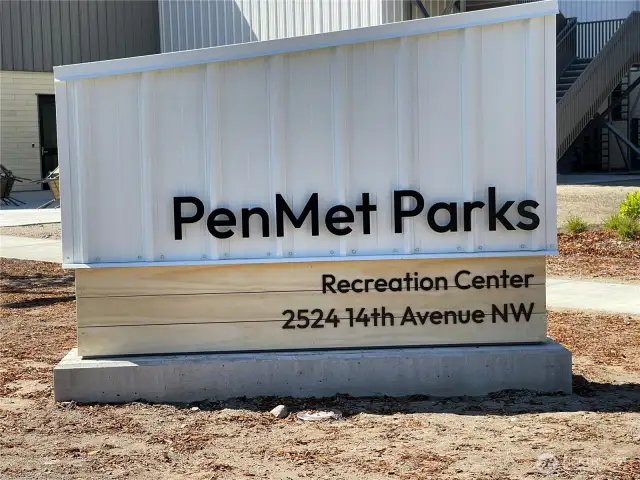 New PenMet Rec Center 5 min down road.