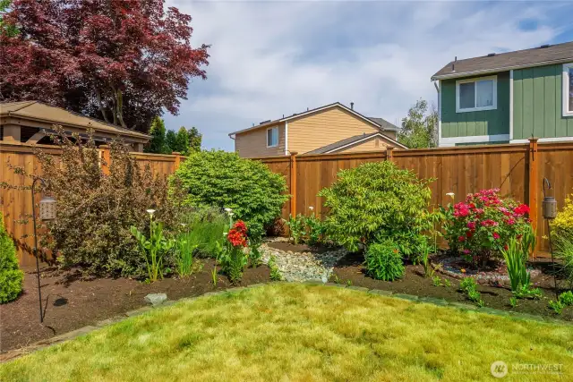 Enjoy this stunning backyard!