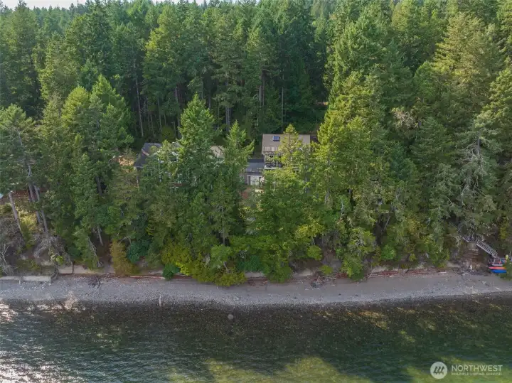 Imagine owning 2 luxury homes located on the shores of Hood Canal near Pleasant Harbor, the site of the future Pleasant Harbor planned resort community with it's marina, restaurants, golfing, pool and more !