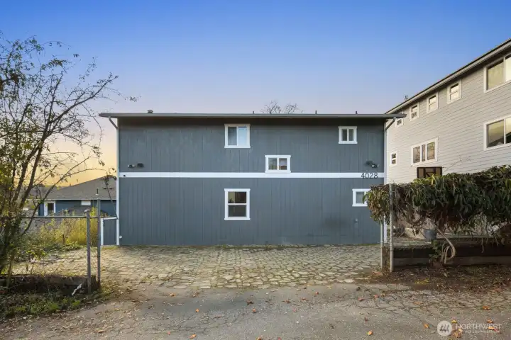 Parking for 2 to 4 Cars