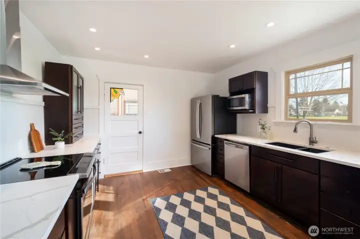 Brand new Quartz countertops on the dark cabinetry, WOW!