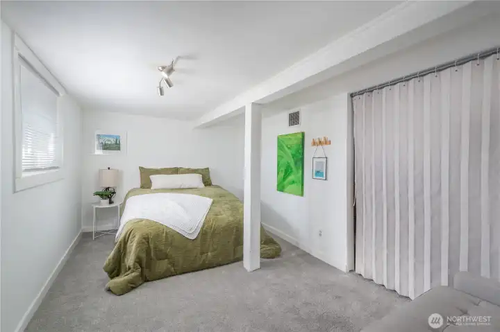 Third bedroom, brand new Carpet!