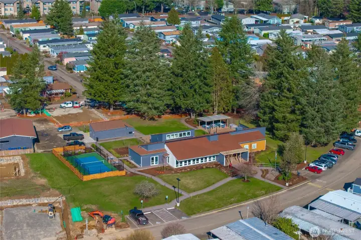 Community setting featuring a new modern clubhouse centrally located in the heart of the park.