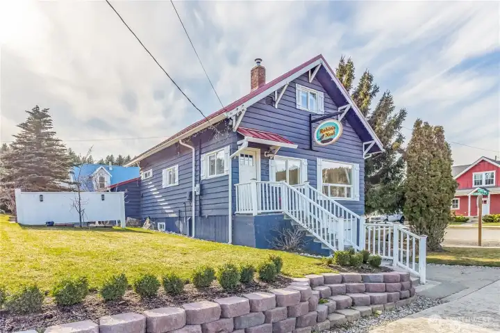 Welcome to 300 S 1st Street Roslyn.