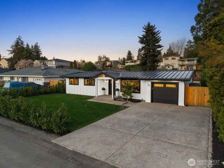 Welcome to this beautifully updated rambler in Kennydale!