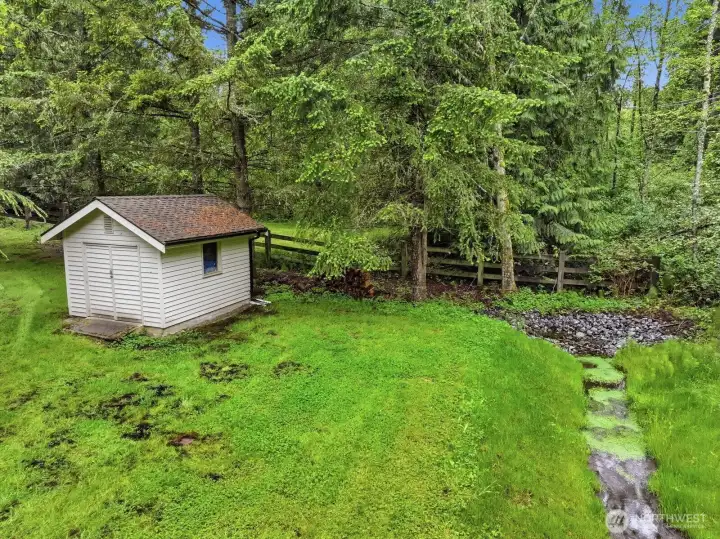 Garden shed in backyard.