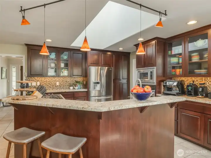 Kitchen-Breakfast Bar