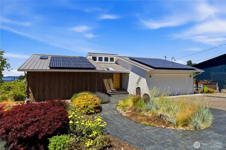 This exceptional residence blends modern sophistication with thoughtful design and quality craftsmanship throughout. This exceptional residence blends modern sophistication with thoughtful design and quality craftsmanship throughout.