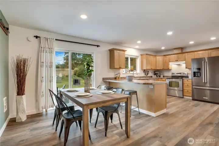 Ideal for Everyday Dining & Entertaining Ideal for Everyday Dining & Entertaining