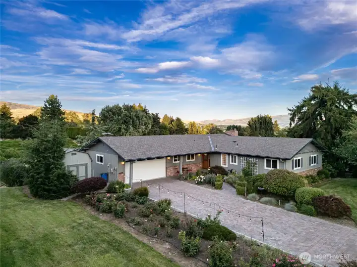 Beautiful Mature Landscaping Beautiful Mature Landscaping