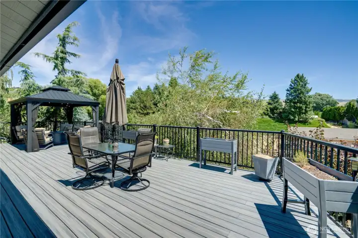 Entertaining Deck Entertaining Deck