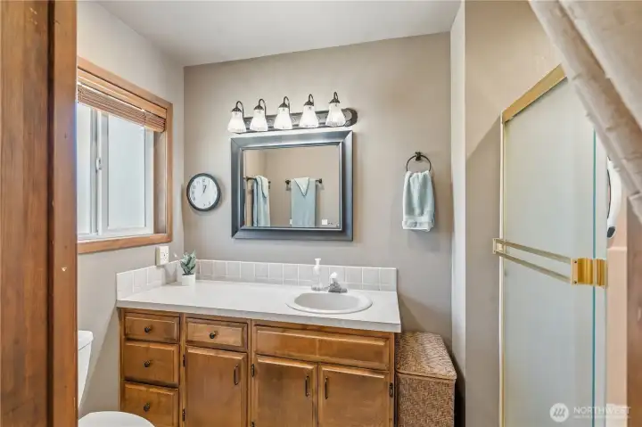 Primary Bath w/Walk-in Shower Primary Bath w/Walk-in Shower