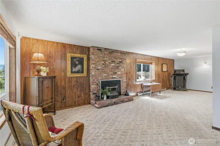 Spacious Family Room Spacious Family Room