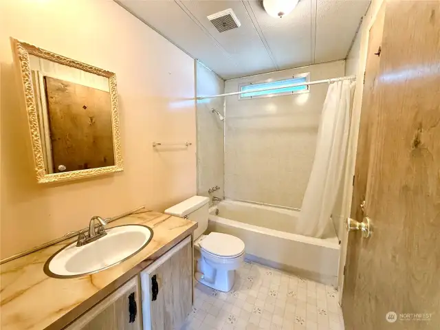 Bathroom #1 (Main)