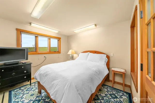 Light, clean third bedroom.