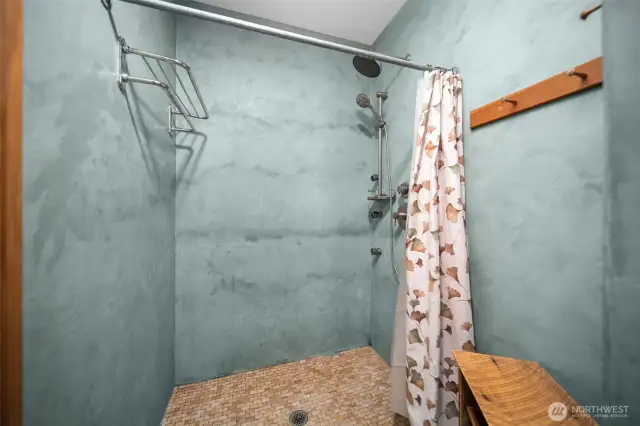 Independent shower room
