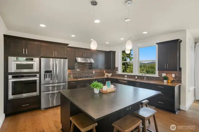 Kitchen with sitting area