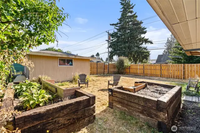 big planters with built in seating