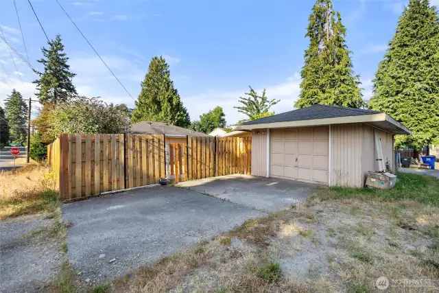 detached garage