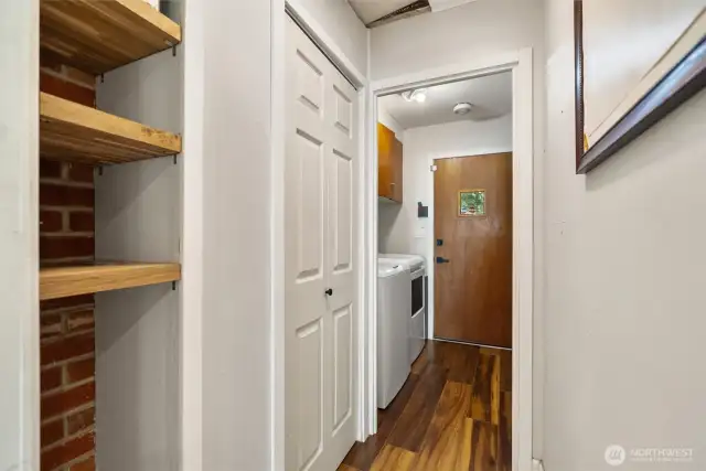 Hall to side entrance to access thte backyard adn garage