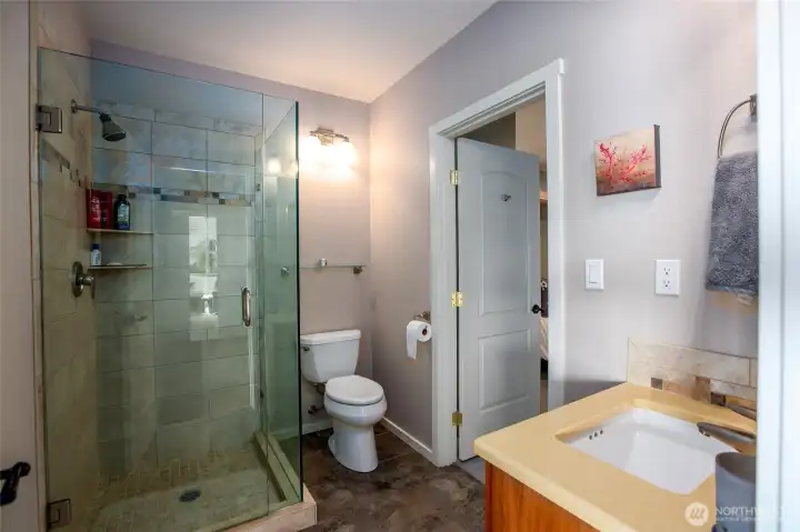 Nice guest bathroom.