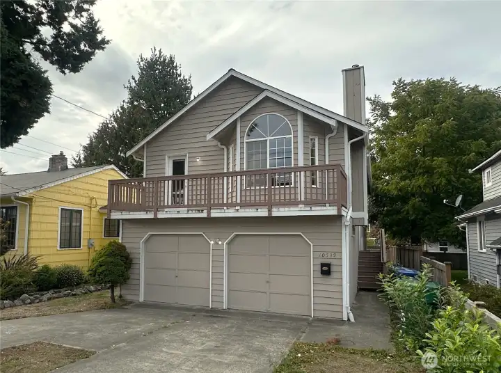 Front of Home with Side Entry