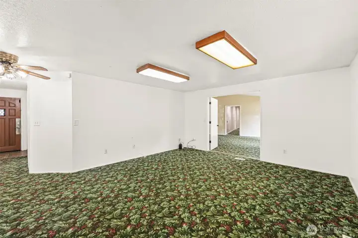 Dinning area 12'x10'