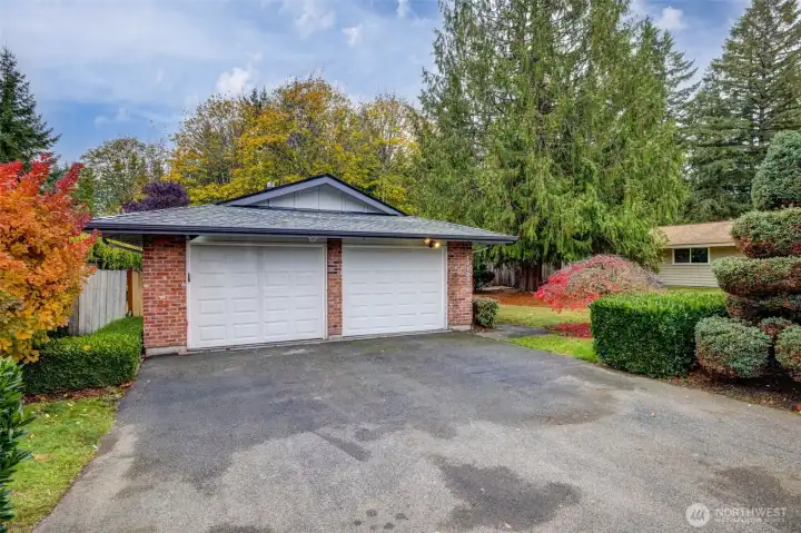 Oversized 2-gar garage with 2-gar capacity in the driveway.