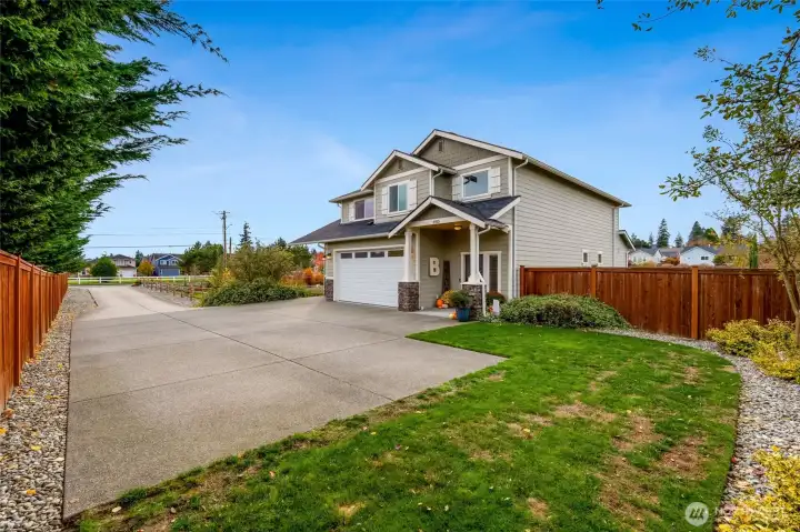 Level lot w/3 car garage, tons of parking & space...