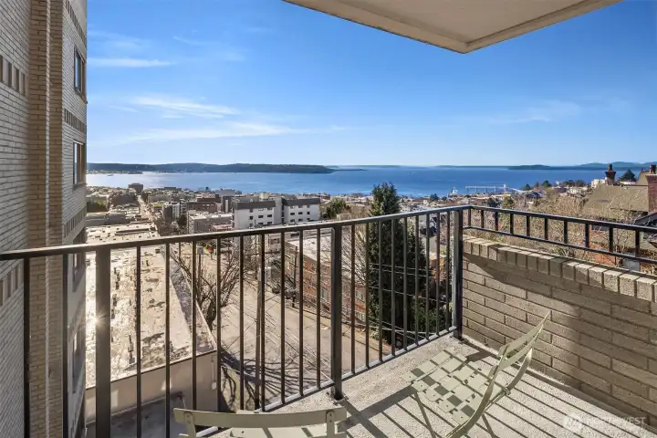 Watch the skyline glow at dusk as the city lights and mountain silhouette come alive—Seattle never looked better.