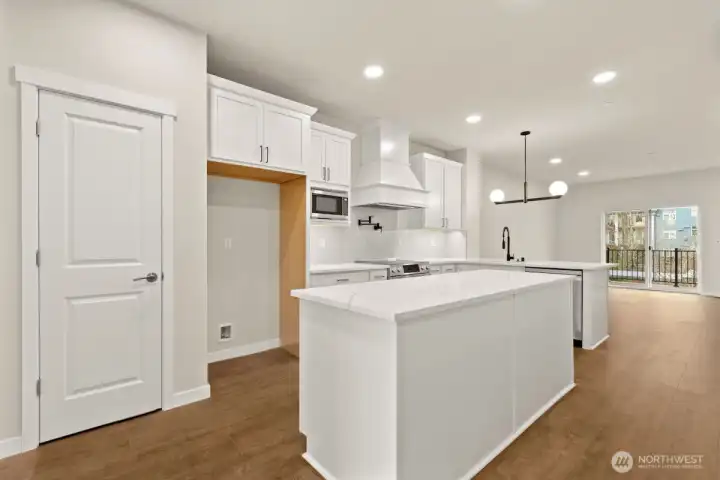 Photographs are for illustrative purposes only. Features, finishes, interior/exterior colors, landscaping and floorplan shown may vary from actual homes built.