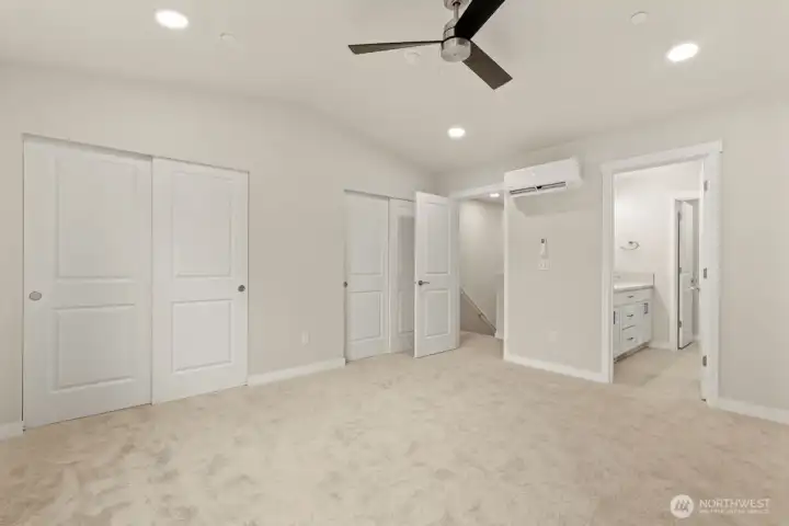 Photographs are for illustrative purposes only. Features, finishes, interior/exterior colors, landscaping and floorplan shown may vary from actual homes built.