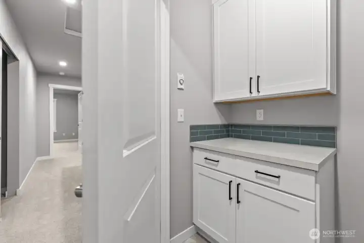 Photographs are for illustrative purposes only. Features, finishes, interior/exterior colors, landscaping and floorplan shown may vary from actual homes built