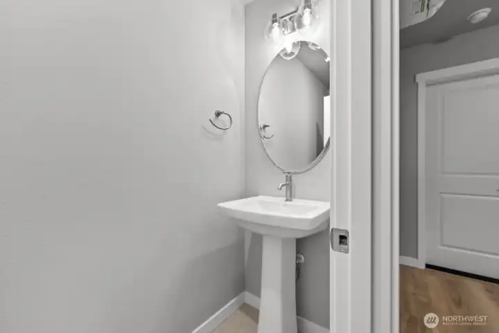 Photographs are for illustrative purposes only. Features, finishes, interior/exterior colors, landscaping and floorplan shown may vary from actual homes built